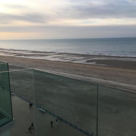 Prachtige Studio Met Frontaal Zeezicht En Terras 4 Pers. Apartment Oostende Bagian luar foto