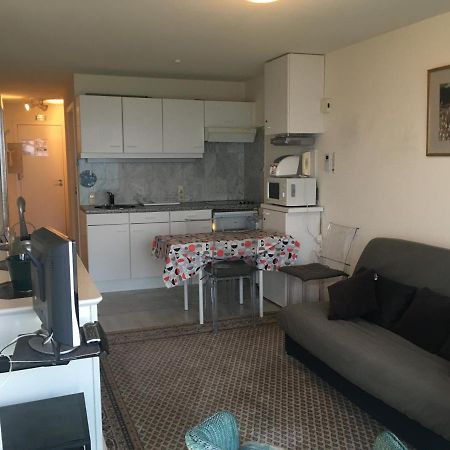 Prachtige Studio Met Frontaal Zeezicht En Terras 4 Pers. Apartment Oostende Bagian luar foto