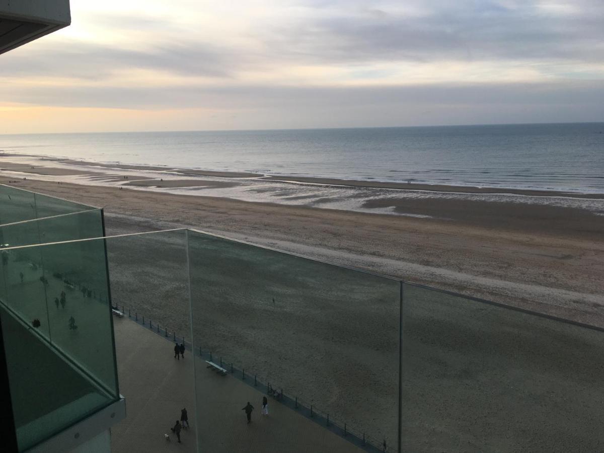 Prachtige Studio Met Frontaal Zeezicht En Terras 4 Pers. Apartment Oostende Bagian luar foto