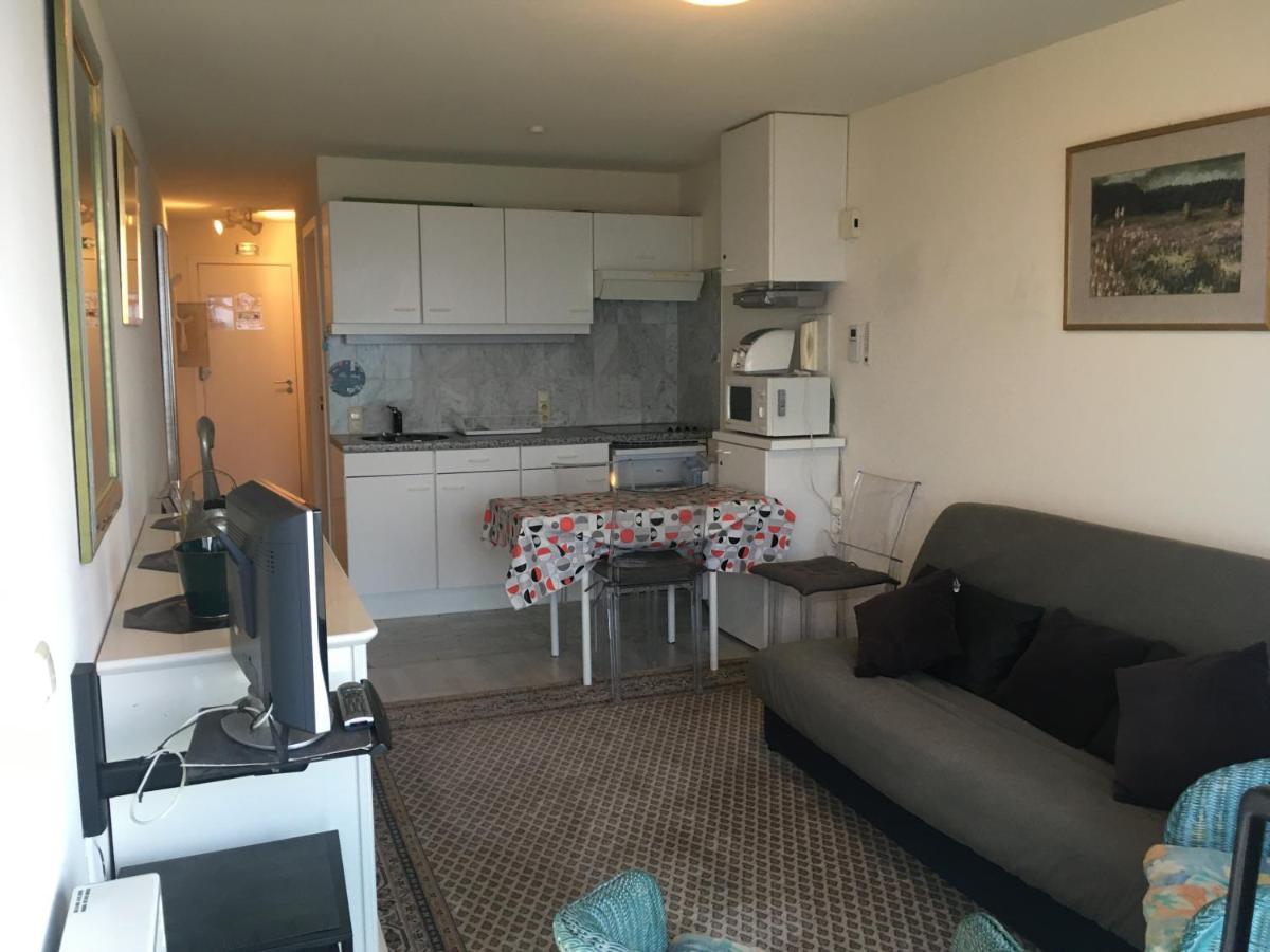 Prachtige Studio Met Frontaal Zeezicht En Terras 4 Pers. Apartment Oostende Bagian luar foto